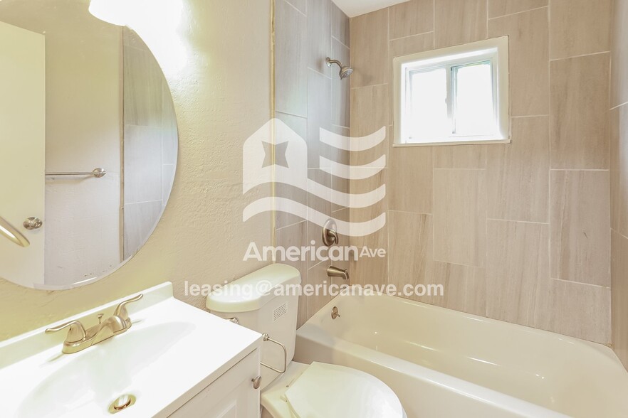 Building Photo - 1908 S Broadway St