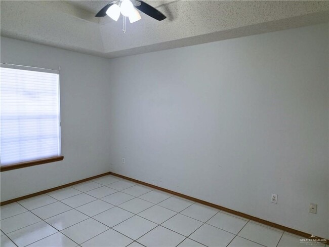 Building Photo - 1216 W Heron Ct
