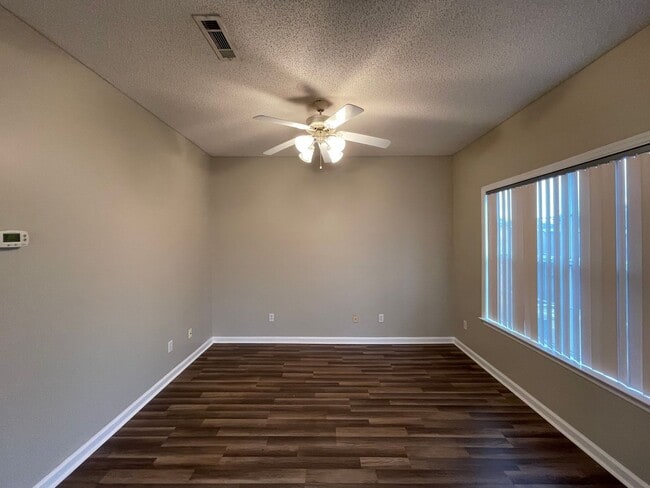 Building Photo - Courtyard Subdivision!!