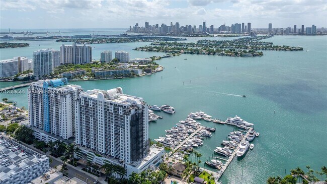 Building Photo - 1900 Sunset Harbour Dr