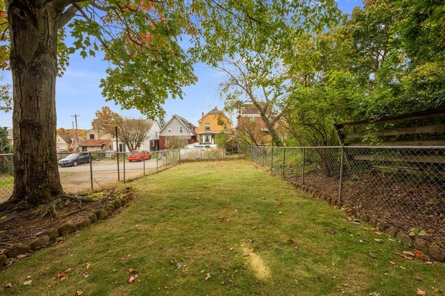 Building Photo - MOVE IN TODAY! Don't miss this FULLY RENOVATED 3-bedroom in BROOKLINE!