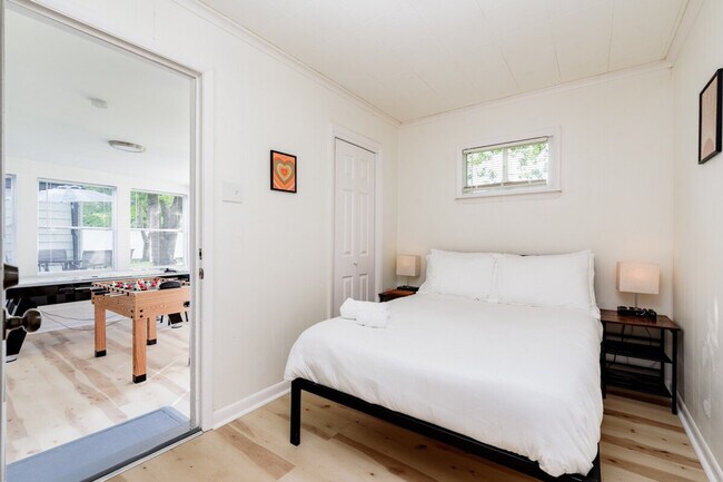 Building Photo - 4421 Picajune Ave