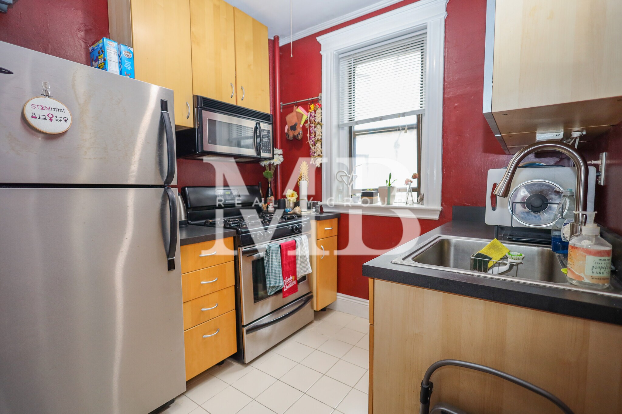 Building Photo - 11 Park Dr