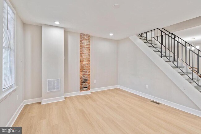 Building Photo - 3819 Roland Ave