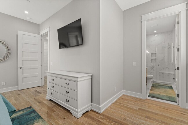 Building Photo - 14300 Front Beach Rd