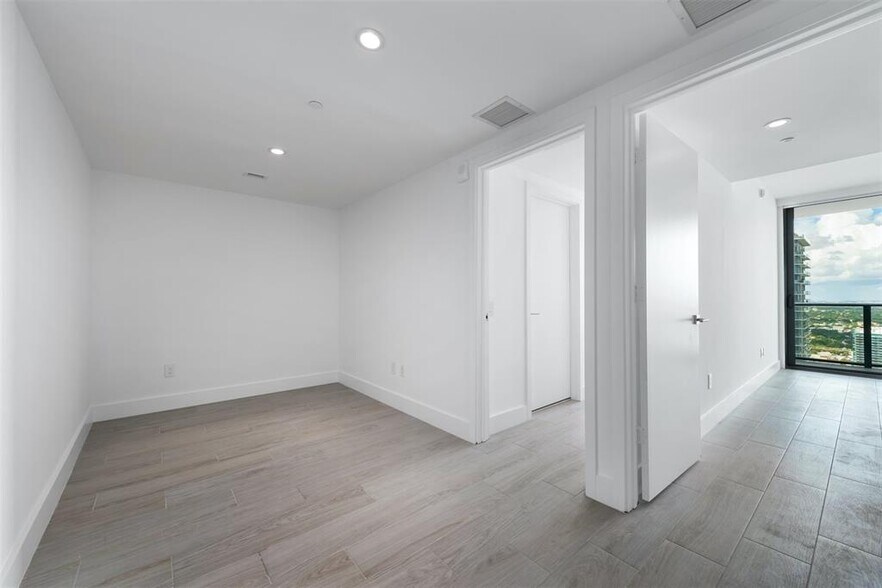 Building Photo - 3131 NE 7th Ave