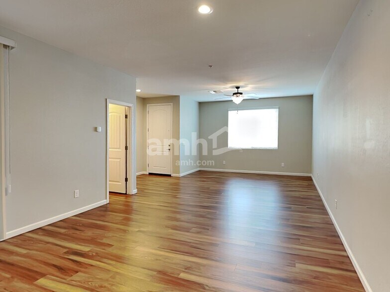 Building Photo - 20785 W Maiden Ln