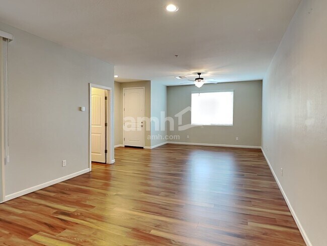 Building Photo - 20785 W Maiden Ln