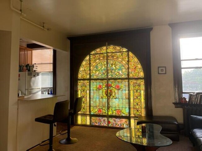 Building Photo - 304 S Graham St