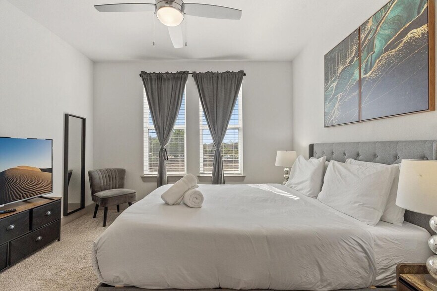 Building Photo - 12100 1/2 Ferrystone Glen Drive-SI ID1343252P