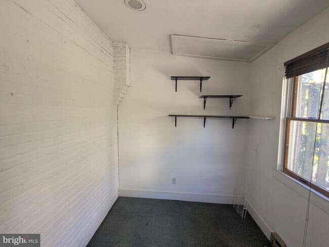 Building Photo - 826 N Woodstock St