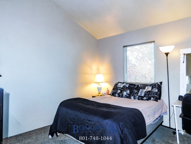Building Photo - Charming 1-Bedroom Gem