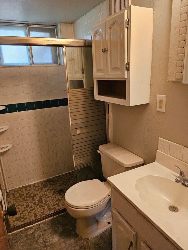 Building Photo - ALL PROSPECTIVE TENANTS MUST SUBMIT A $58 NON-REFUNDABLE APPLICATION FEE PER APPLICANT ONLINE AND...