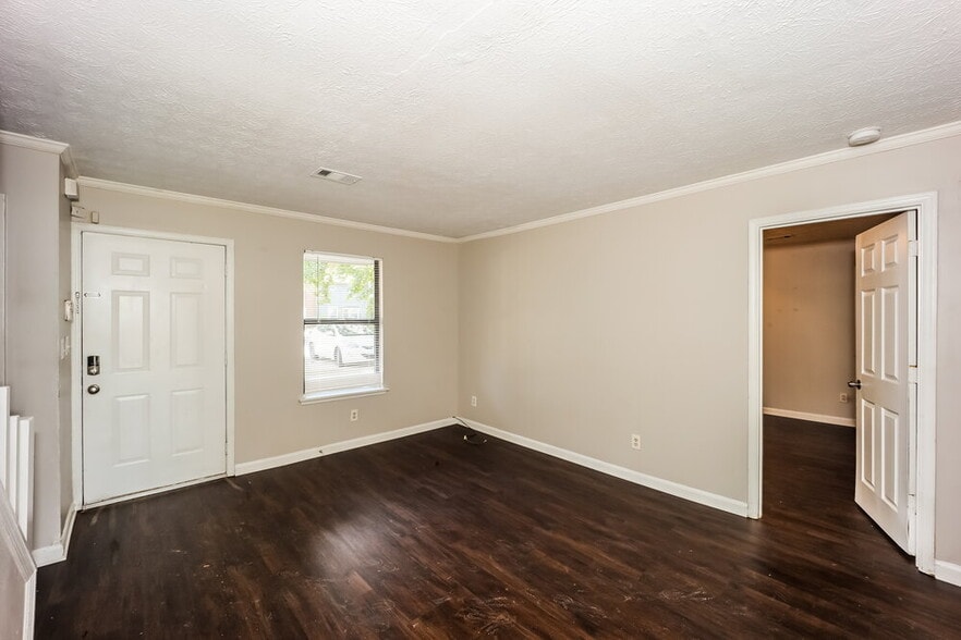 Building Photo - 8272 Canyon Forge Dr