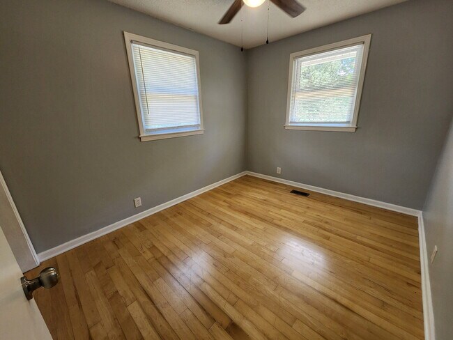 Building Photo - NEWLY REMODELED 3BR, 2BA Duplex Unit in He...