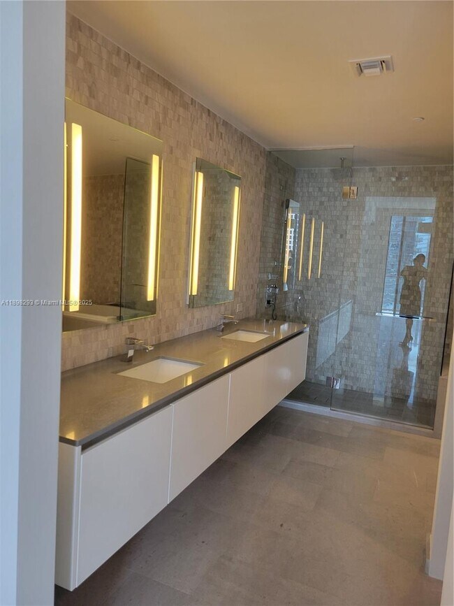 Building Photo - 88 SW 7th St