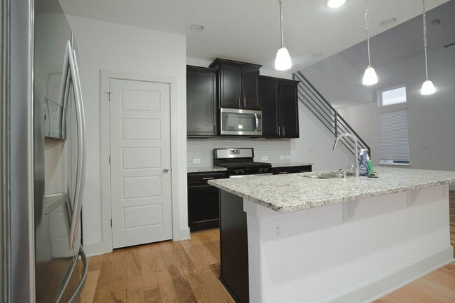 Building Photo - 7312 Oberon St