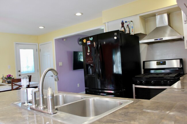 Building Photo - 33615 Viceroy Dr