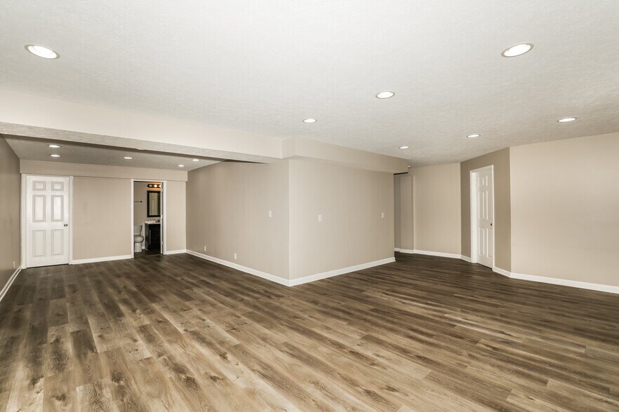 Building Photo - 10301 Kensington Way