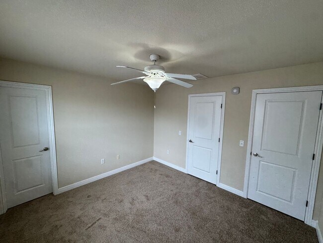 Building Photo - 407 Lyndal Ln