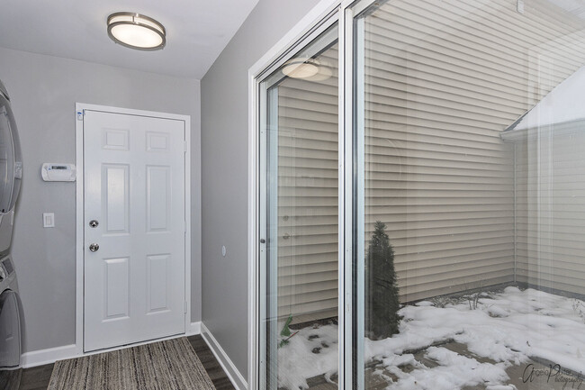 Building Photo - 511 Le Parc Cir