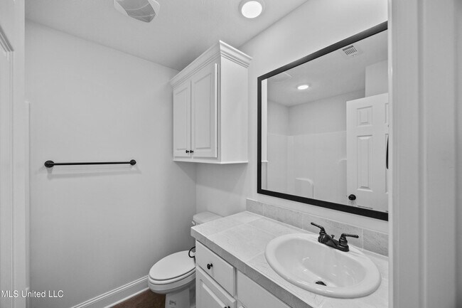 Building Photo - 230 Hemingway Cir