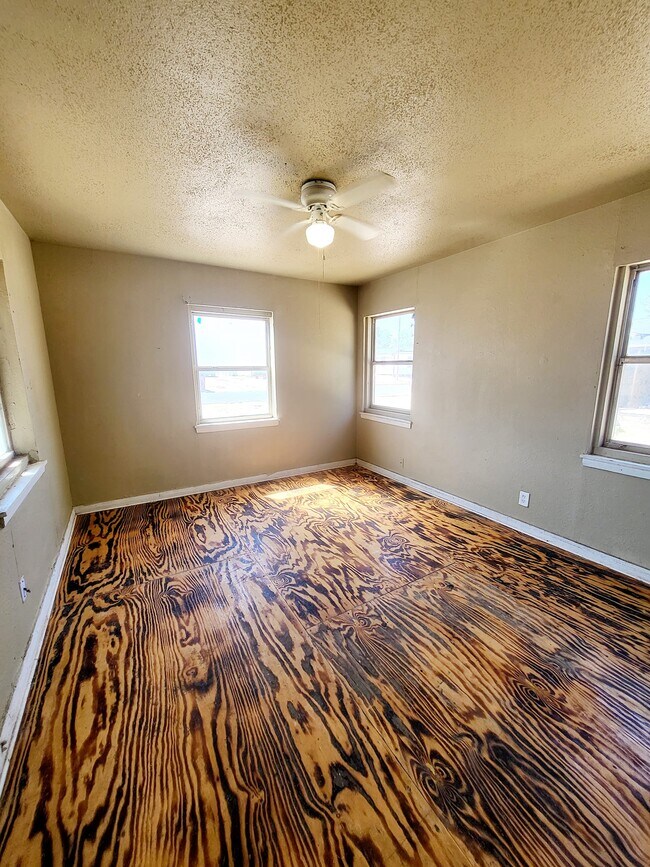 Building Photo - 1513 Sycamore St