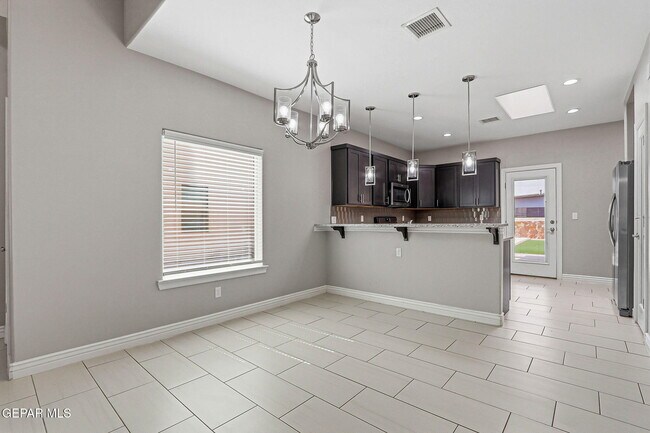 Building Photo - 14925 Tierra Mirage Ave