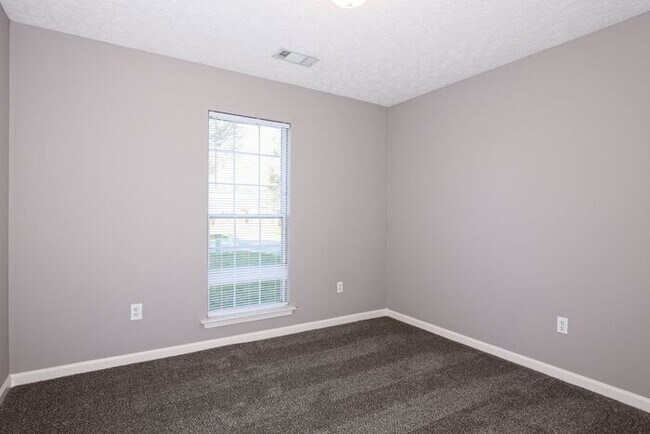 Building Photo - Gorgeous 3 Bedroom