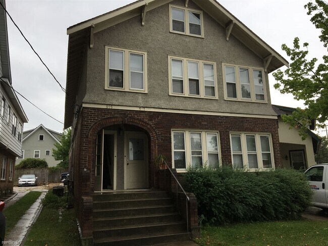 Building Photo - 2 br, 1 bath House - 917 W South St 917 W ...