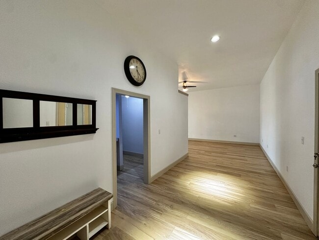 Building Photo - Barndominium in the Country!