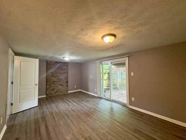 Building Photo - 1830 Eloise Ln