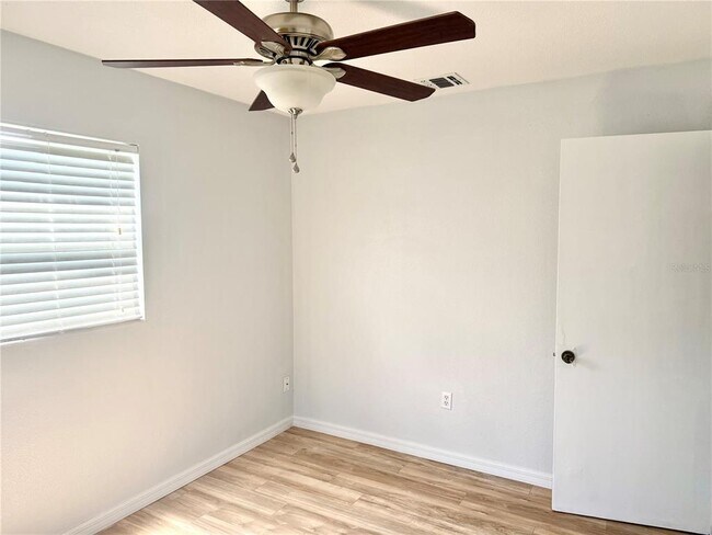 Building Photo - 5521 La Costa Dr