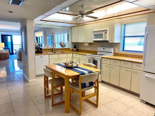 Building Photo - 10200 S Ocean Dr