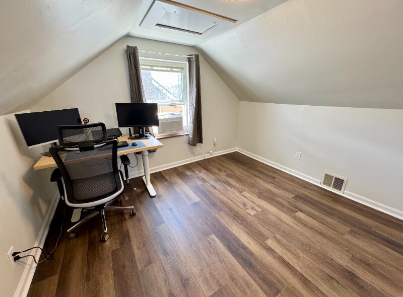 Building Photo - 736 Maple Dr