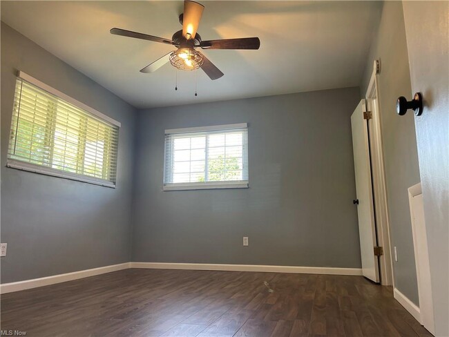 Building Photo - 1379 Barlow Rd