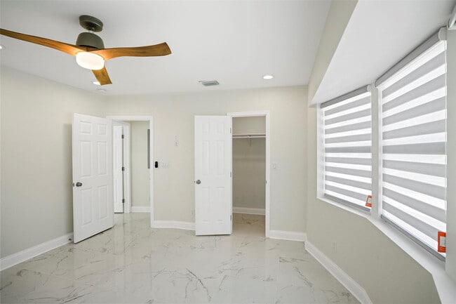 Building Photo - 2116 SE 18th St