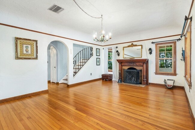 Building Photo - 710 Claremore Dr