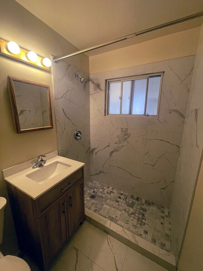 Building Photo - Casa Alegre 2 bedroom, 1 bath on Osage. Ha...