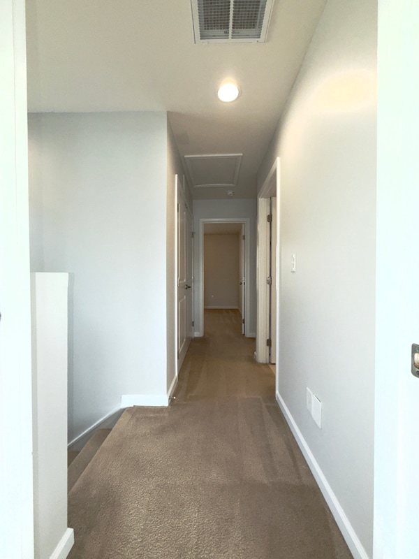 Building Photo - 2501 Silverthorn Dr