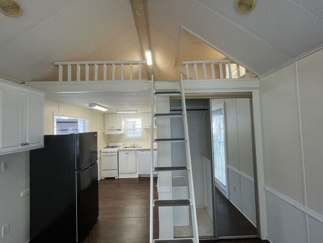 Building Photo - 36010 Sand Rd