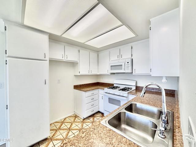 Building Photo - 4911 Catamaran St