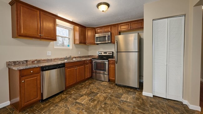 Building Photo - Coming Soon: 3BR, 1 1/2BA house