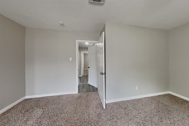 Building Photo - 10210 Rippling Fields Dr