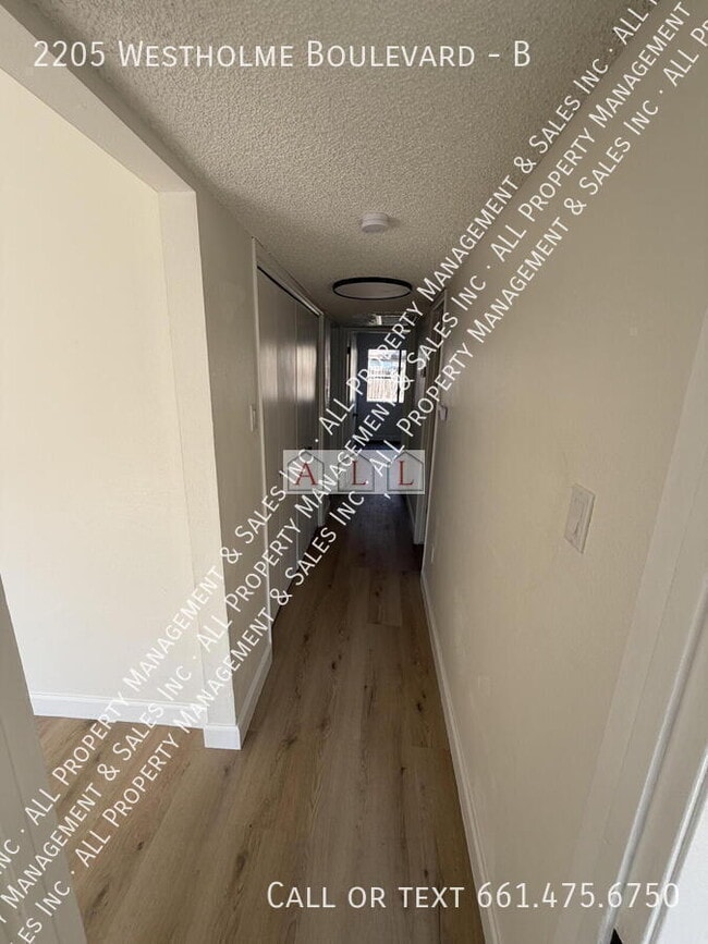 Building Photo - 2205 Westholme Blvd