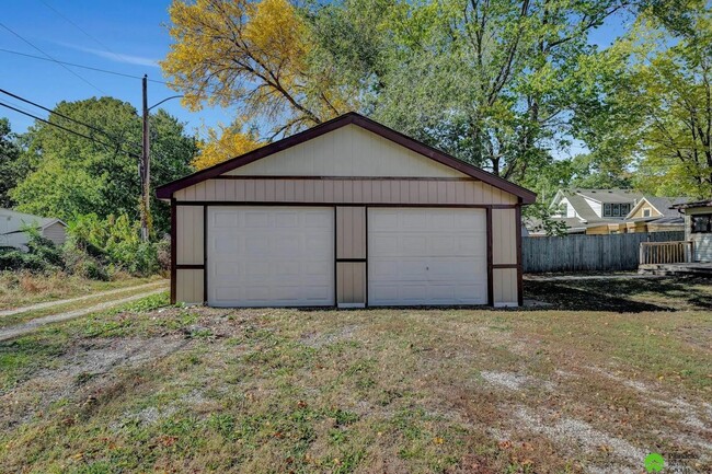 Building Photo - Remodeled 3 Bedroom Home. Ready soon!