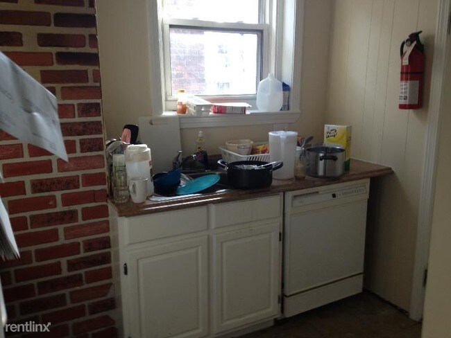 Building Photo - 4 br, 1 bath  - 71 S Huntington Ave # 301