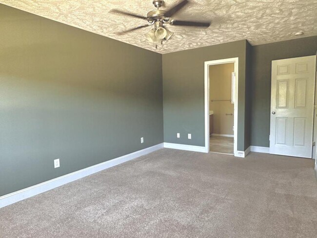 Building Photo - 4425 Scenic Pines Dr