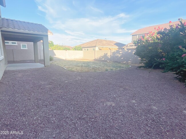 Building Photo - 1121 E Regent Dr