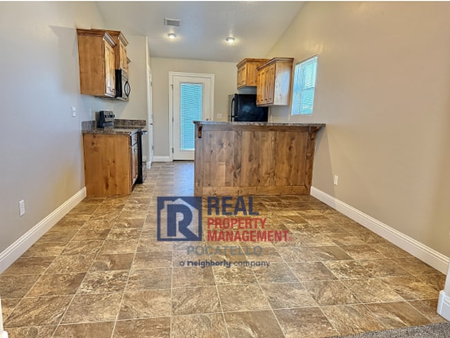 Building Photo - Beautiful 3 bed 2 bath house - 2 car Garage